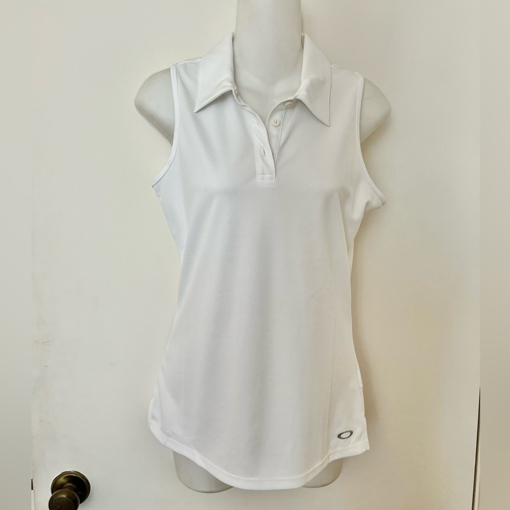 Oakley Sleeveless Polo in White. Size Small. New without tags.